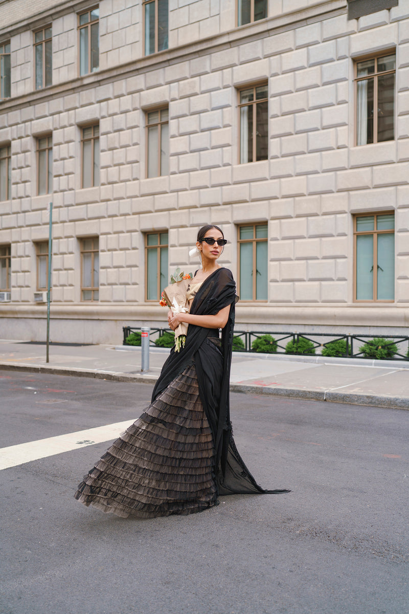 The little black bow sari