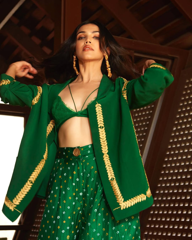 SHRIYA IN THE EMERALD BANDHINI SET